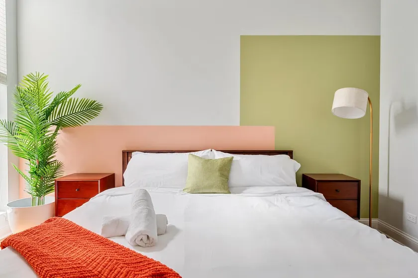 Gym | Garage Parking | Balcony | Sleeps 6 - Image 1