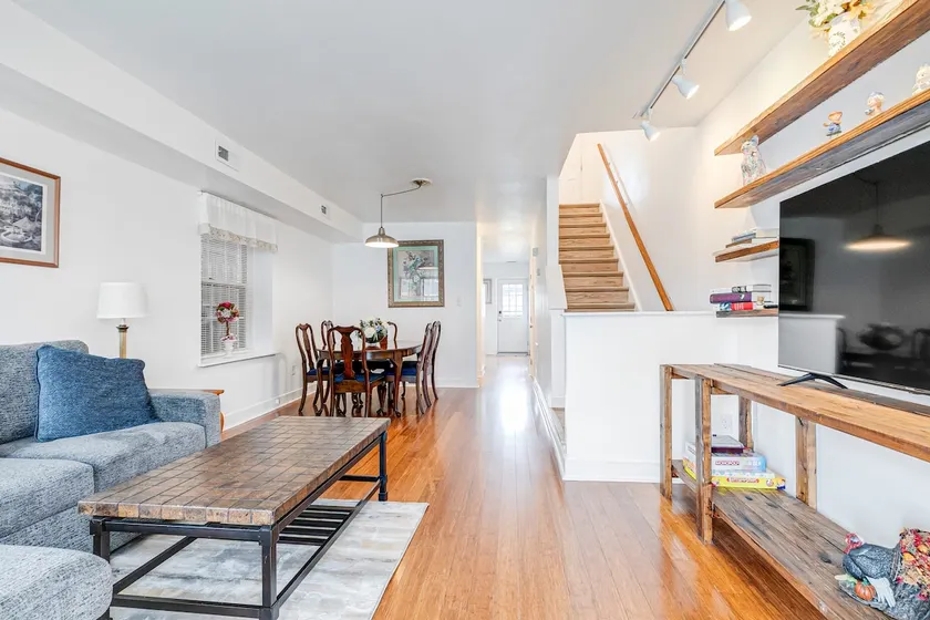 Oaks Retreat Carytown House: Family & Pet Friendly - Image 1