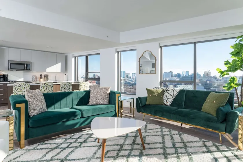 Central Upscale Condo w/Gym, Office & Parking - Image 1