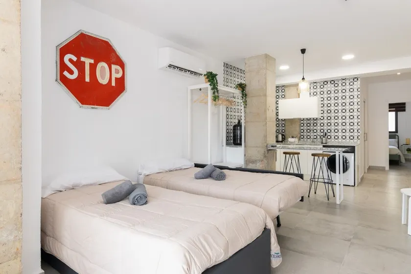 Valencia Beach Apartment with A/C, Wi-Fi, and Smart TV, Apt. - Image 1