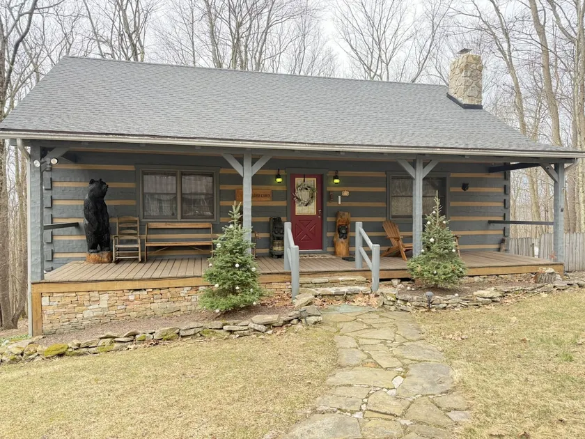 Bearadise 3BR w/Loft Cabin w/ Game Room, Fire Pit - Image 1