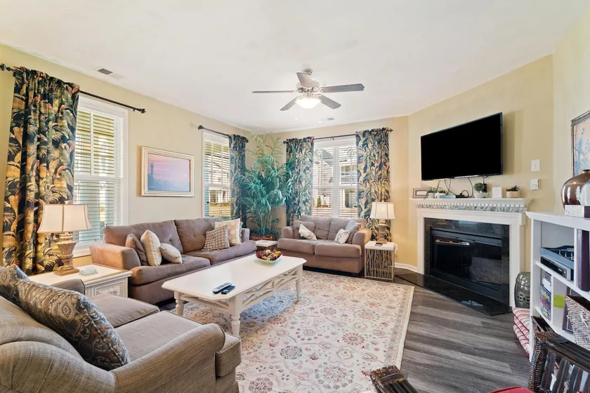 Spacious First Floor Condo in Golf Community With - Image 1