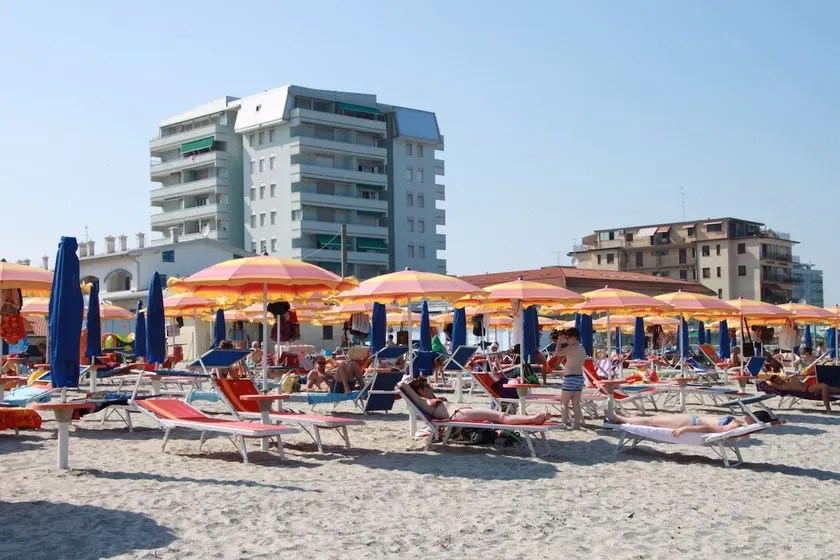 Three-room apartment with sea and beach view - Image 1