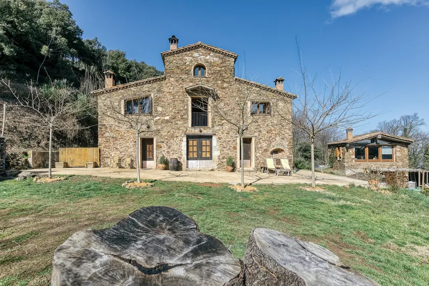 Country Cottage 'La Rústica' with Mountain Views, Shared Garden and Wi-Fi - Image 1