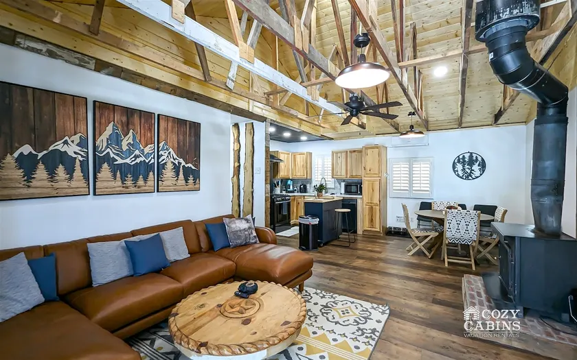 Yvonnies-Super Cool Convenient Comfy & Renovated Cabin - Image 1