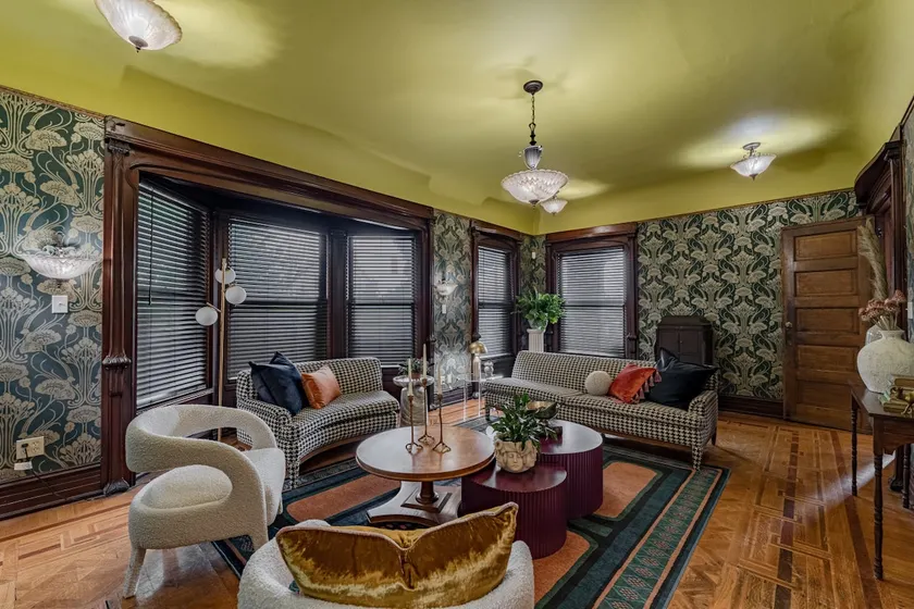 Akrons Werner House Historic 4 Bedroom Luxury - Image 1