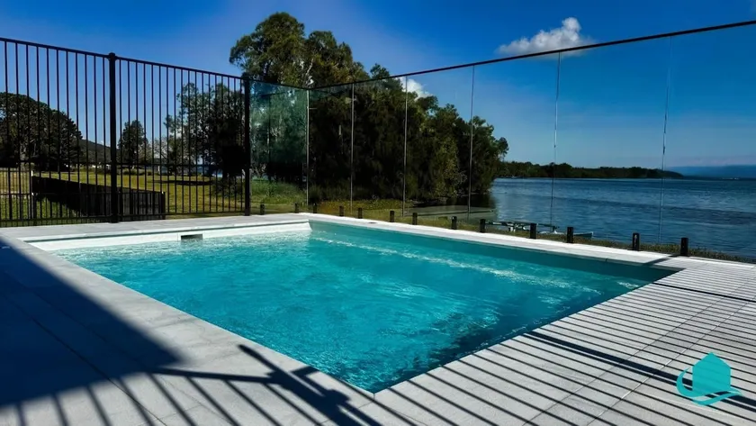 Tranquillity on the Lake, Absolute Lakefront With Pool - Image 1