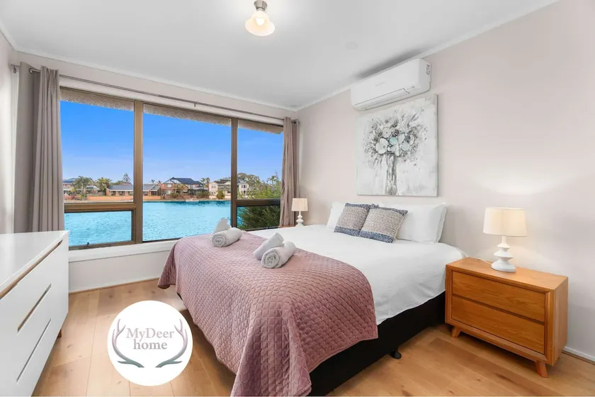 Stunning Lake View Townhouse-Dream Staycation - Image 1
