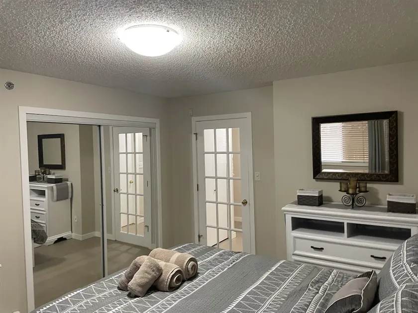 Cozy Condo close to LRT, Stadium and Expo Center. - Image 1