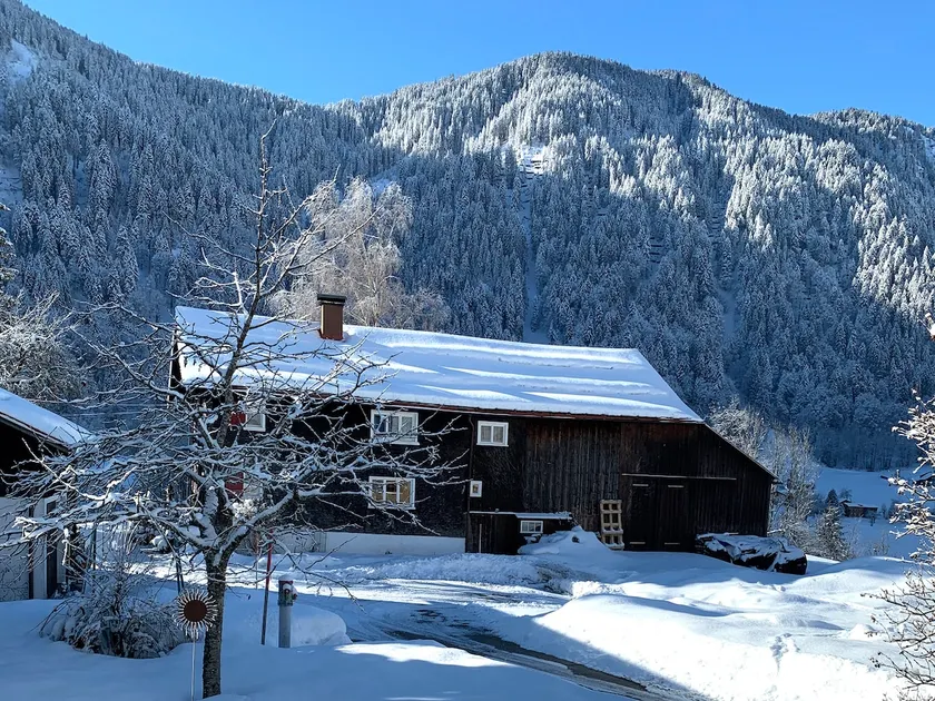 Beautifully renovated farmhouse, dream location - Image 1