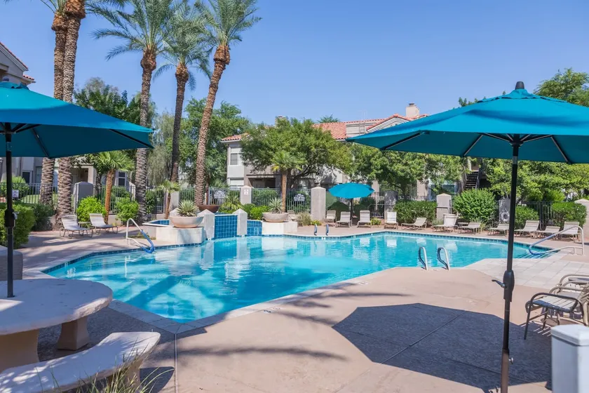 Modern Retreat in Ahwatukee Heated Pool Spa Gym - Image 1