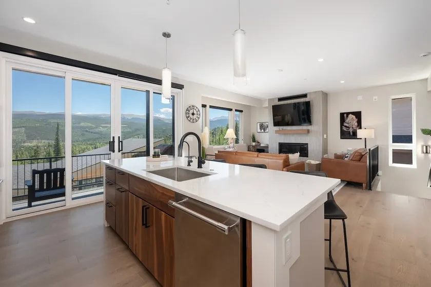 Luxury Mtn Retreat: Family Friendly, Sleeps 10 - Image 1