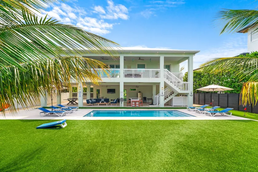 Emerald Oasis Deluxe Waterfront Gem, Heated Pool with Dock - Image 1