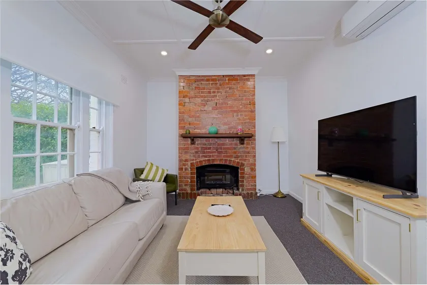 3-Bedroom House in Manuka Retreat - Image 1
