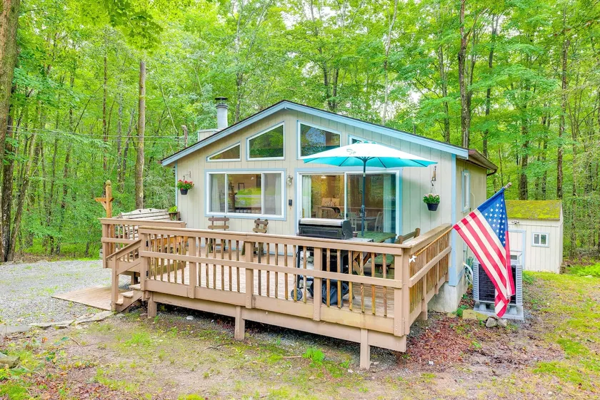 Deck & Fire Pit: Pet-friendly Pocono Lake Abode! - Image 1