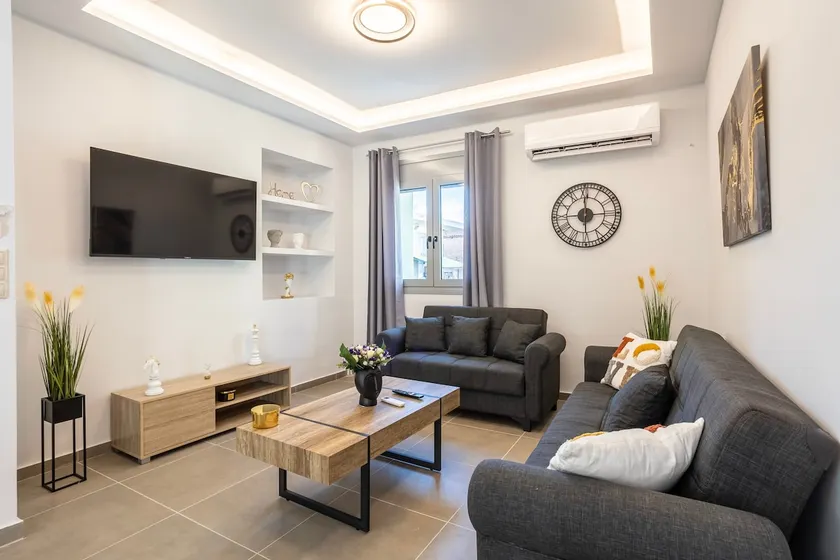 Filiatra Charming Urban Escape Your Cozy Retreat - Image 1