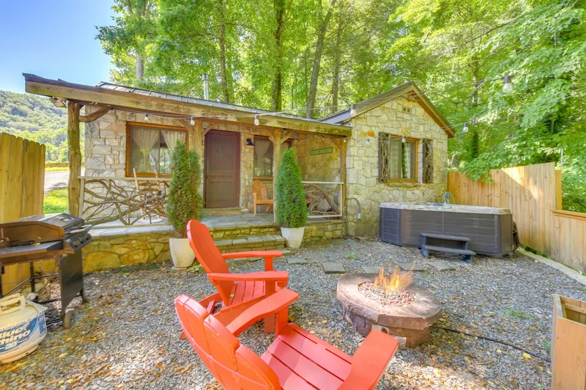 Village 37 Stone Cabin - Image 1