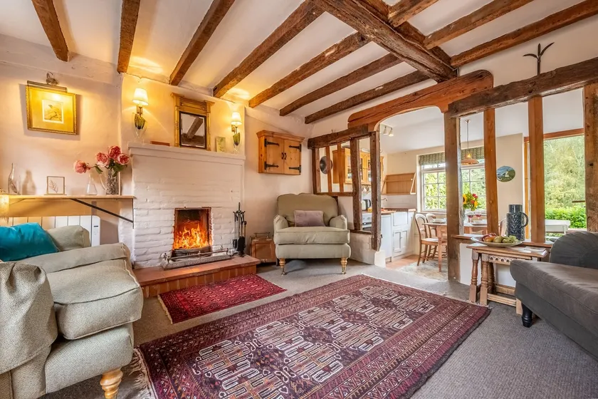 Brimming with Medieval charm - Weavers Cottage - Image 1
