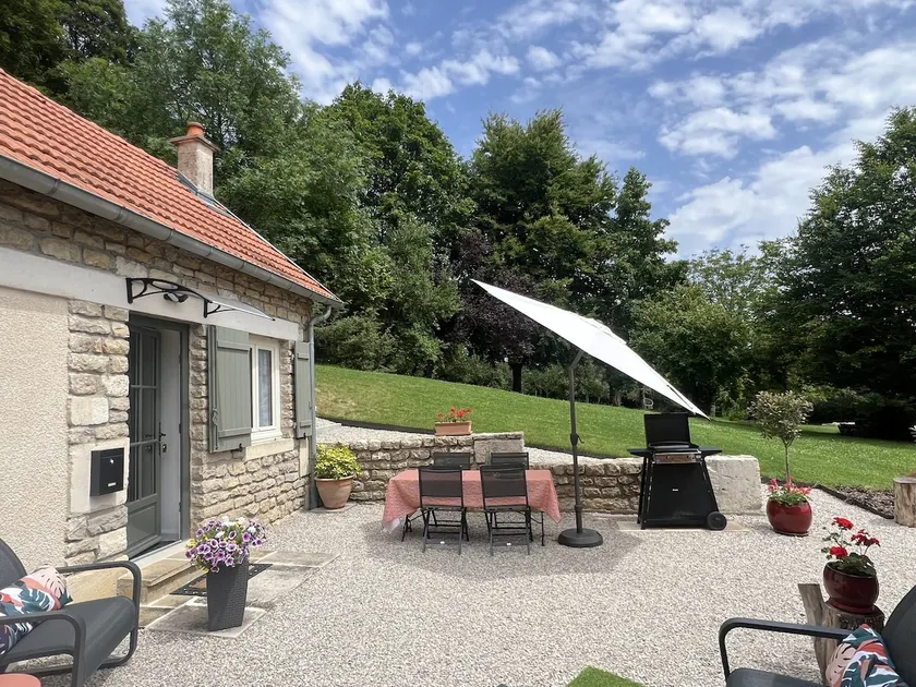 Cottage with private spa and indoor pool - Image 1