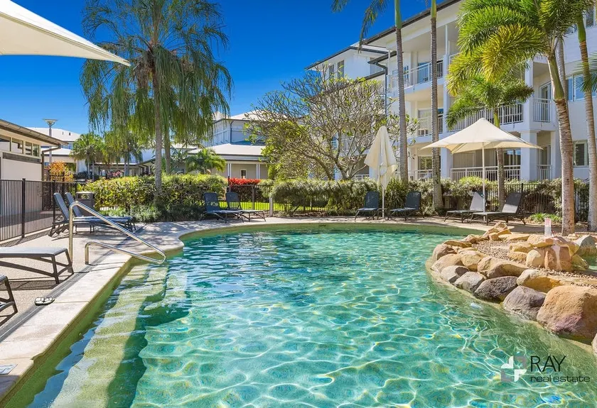 The Pool Resort | One Bedroom Ocean Outlook - Image 1