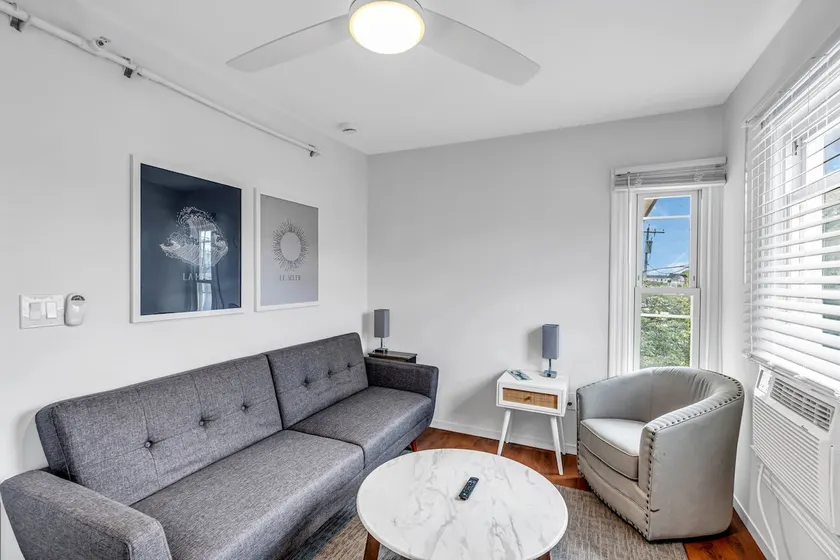 Renovated 1BR Blocks to Beach & Main Ave - Image 1