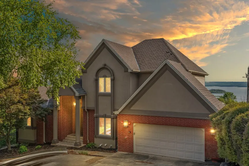 Private Lakeview Home • Hot Tub • Sleeps 14 - Image 1