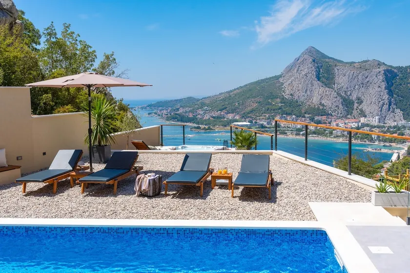 Die Villa Casa Vita bietet Meerblick, Billard, Sauna und einen beheizten Pool - Image 1