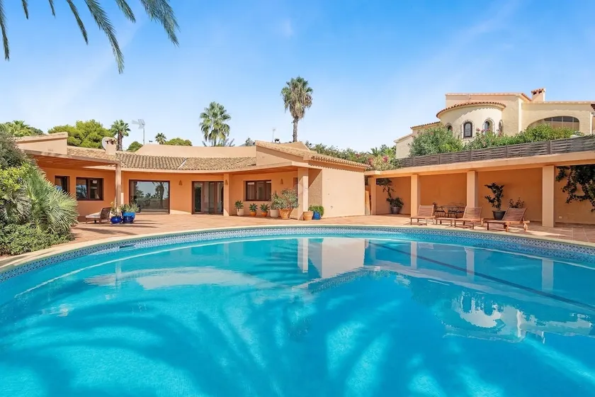 Luxury Villa Kerenza - Image 1