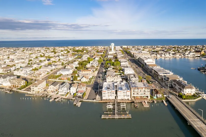 Sail Away: Bay Front Condo, Walk to Everything! - Image 1