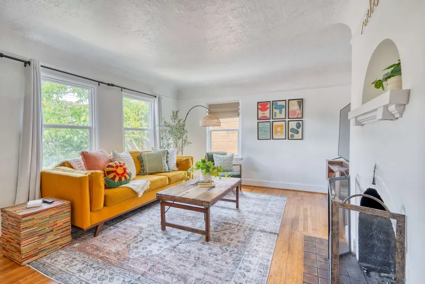 NE 27th Main House | 2 Bedrooms • 2 Queens • 1 Bat - Image 1