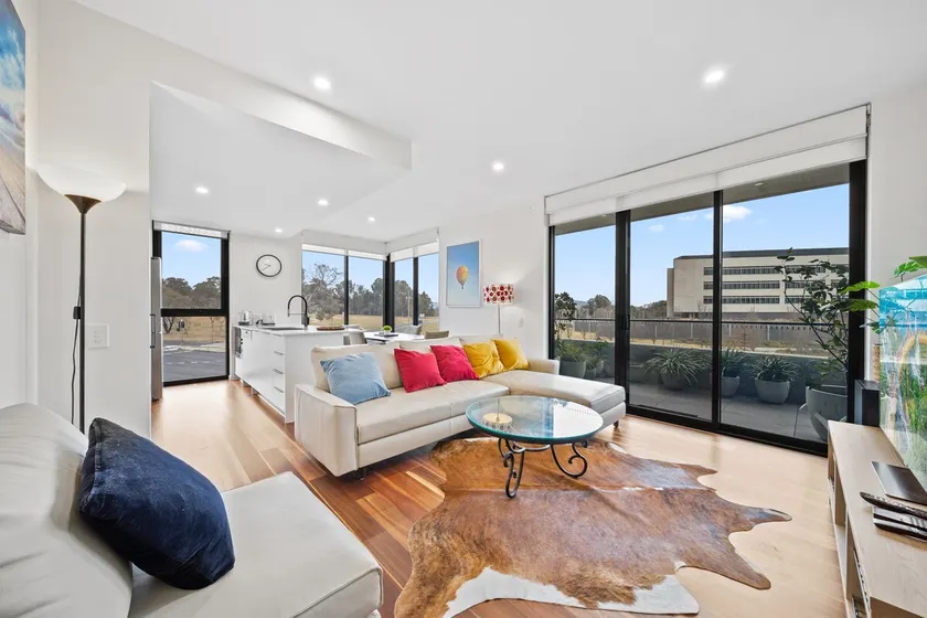 Inner-City 2-Bed with Large Balcony, Garden  Gym - Image 1