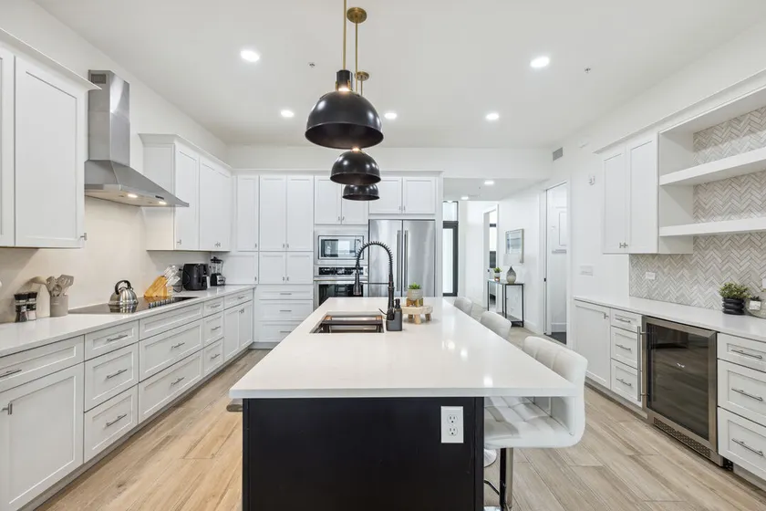 Sleek Coastal Condo with Stunning Riverfront Views and Luxury Amenities - Image 1