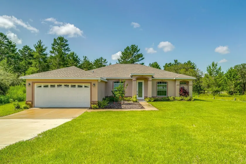 5 Mi to Weeki Wachee Springs! Poolside Retreat - Image 1