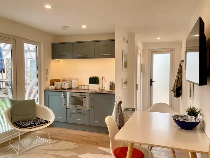 Premium Studio - Private Bathroom - Image 1