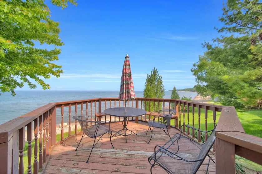 BeachFront Couples Getaway w Starlink & Sunrises! - Image 1
