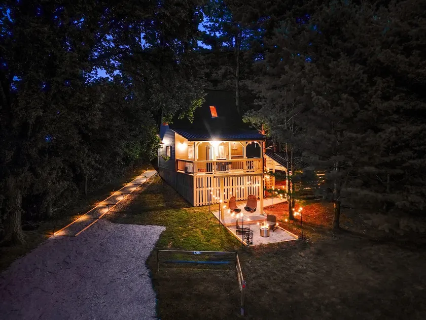 Hot Tub & Fire Pit under Stars | Modern Zen Cabin - Image 1
