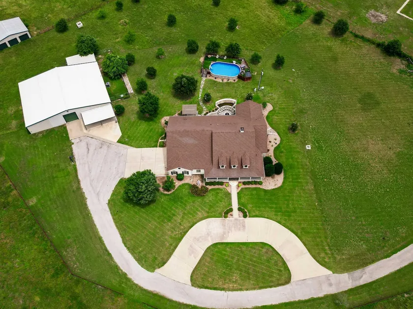 The Green Ranch House-Pool-Theatre-Hot Tub-Game Ro - Image 1