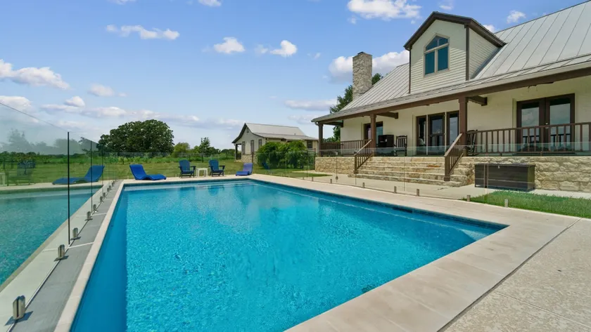 Hidden Gem: Spacious Countryside Retreat w/ Pool - Image 1