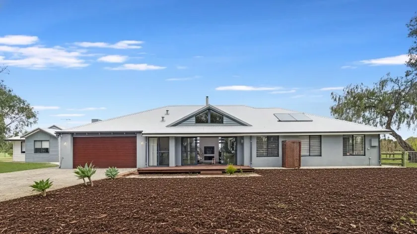 Farm View Retreat - Image 1