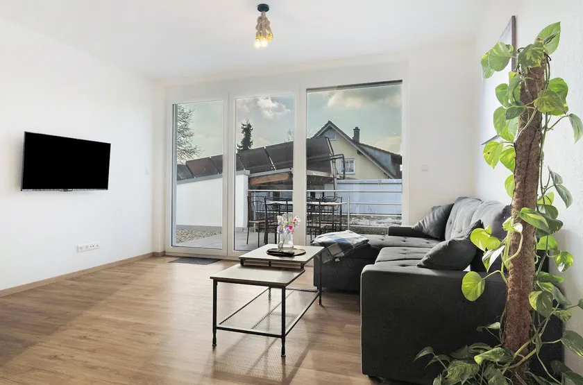 Apartment 5 - Image 1