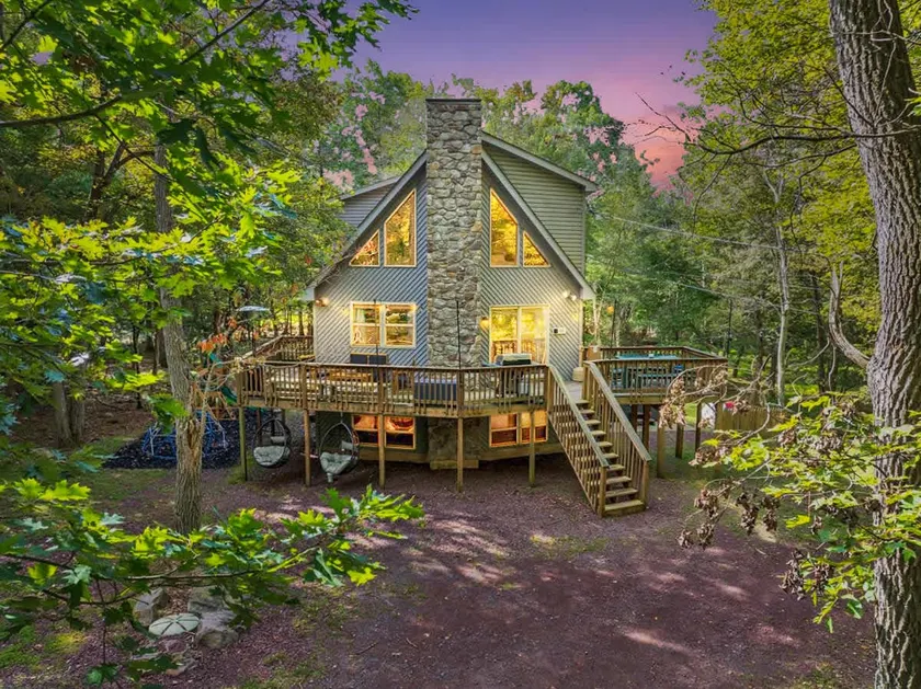 Hot Tub, Game Room, Fire pit, Lake W/ Beach, Pets - Image 1