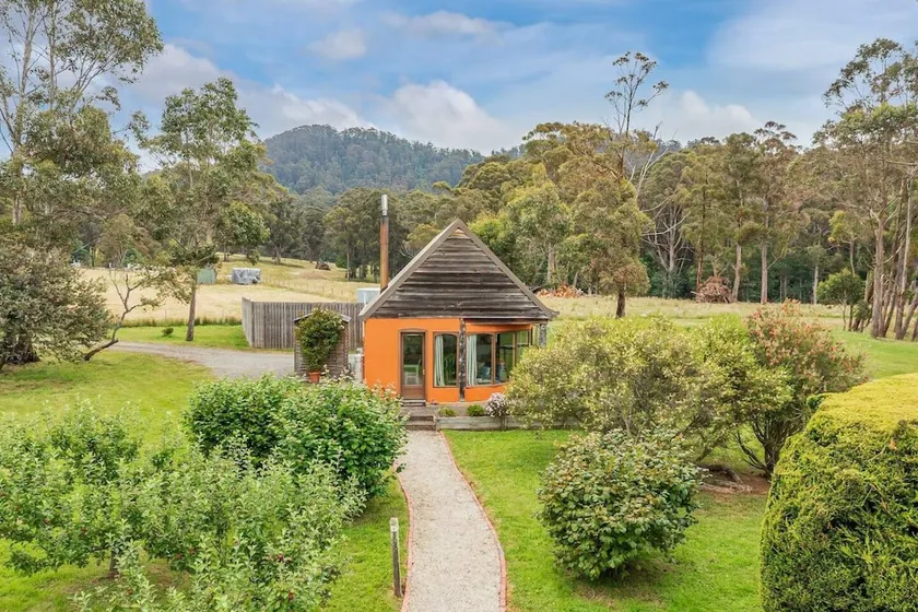 The Studio - A picturesque couples cottage at Herons Rise Vineyard - Image 1