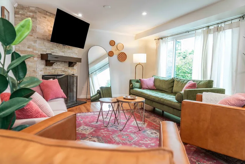 Highway Chalet - Centrally Located to Area Attractions! - Image 1