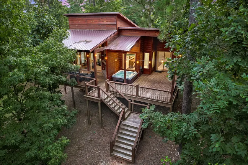 Cabin Retreat with Spa Fire Pit & Games - Sleeps 4 - Image 1
