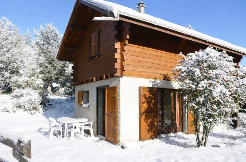 Small duplex chalet with garden - Image 1