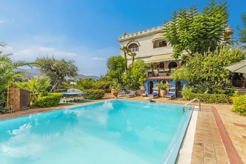 Villa Alkantara - Image 1