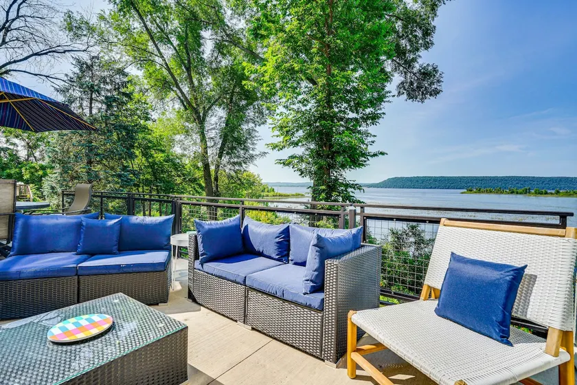 Maiden Rock Cottage w/ Fire Pit & Lake Pepin Views - Image 1
