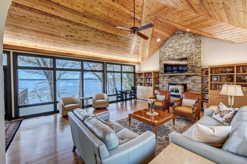 Landover Lodge by Avantstay Waterfront + Dock - Image 1