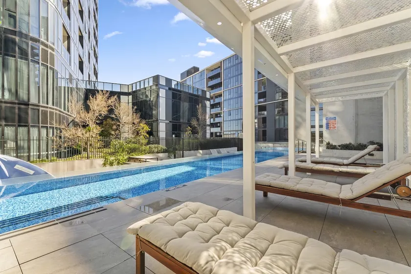 Refined 2-Bed With Luxurious Building Amenities - Image 1