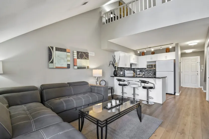Executive Lofted Condo With Courtyard View - 314A - Image 1